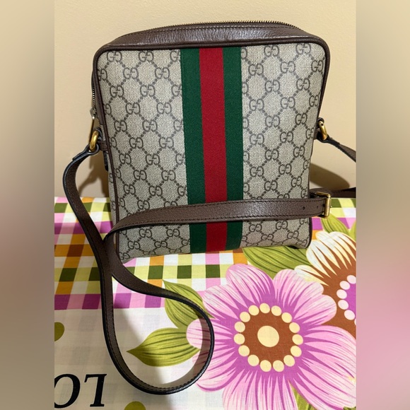 Gucci Side Bag - Like New - Picture 3 of 7